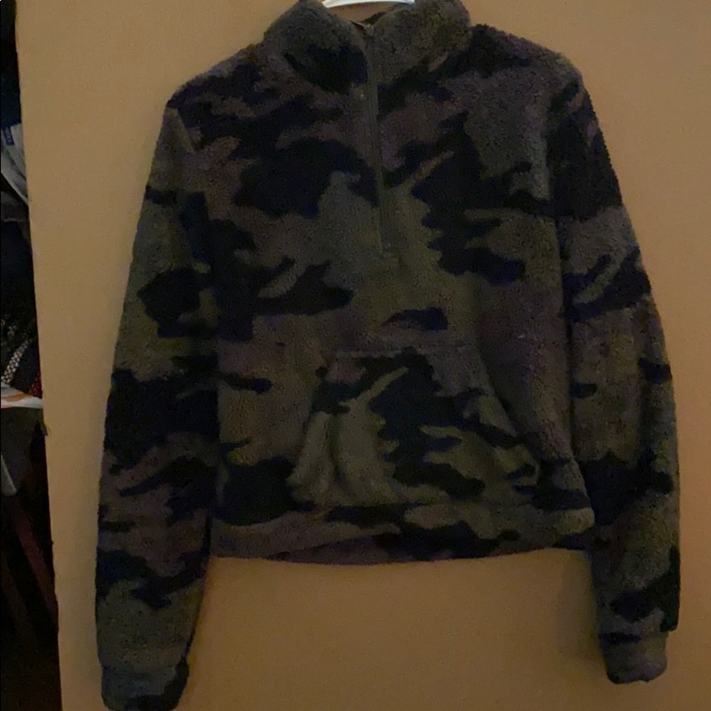 Cropped quarter zip fuzzy camo sweatshirt